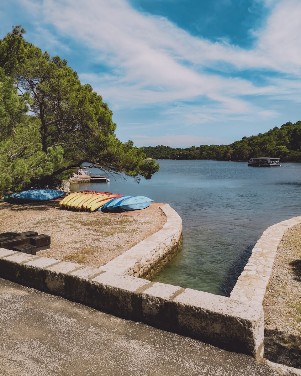 Im Nationalpark von Mljet können Kanus, Kajaks und Fahrräder ausgeliehen werden